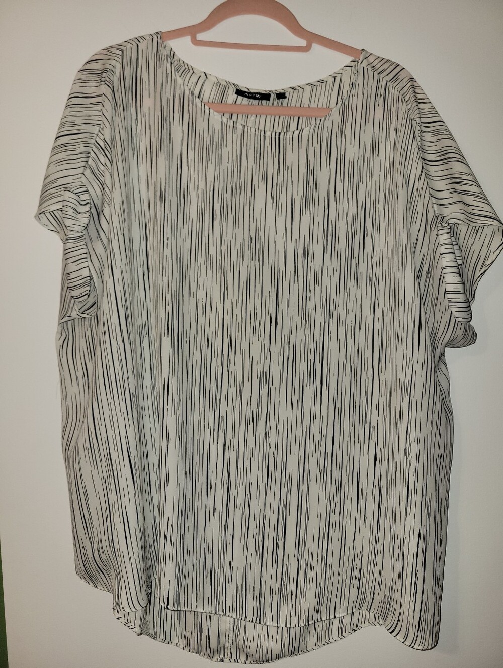 APT 9. Women's Black & White Striped Short Sleeve Blouse